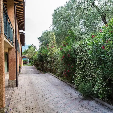 In Mit Grill, Garten Und Gemeinschaftlichem Pool * Malcesine